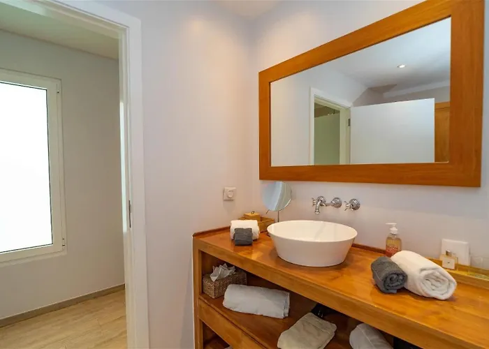 A Caribbean Gem With Stunning Hill And Ocean View *